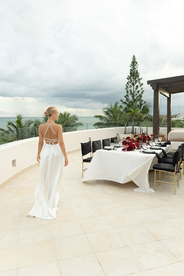 luxury-wedding-reception-cancun-rooftop-casandra-films.